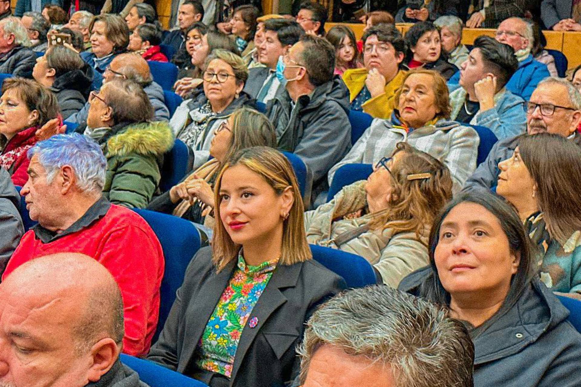 Gobierno Anuncia Medidas para Prevenir el Sobreendeudamiento de la Clase Media Chilena