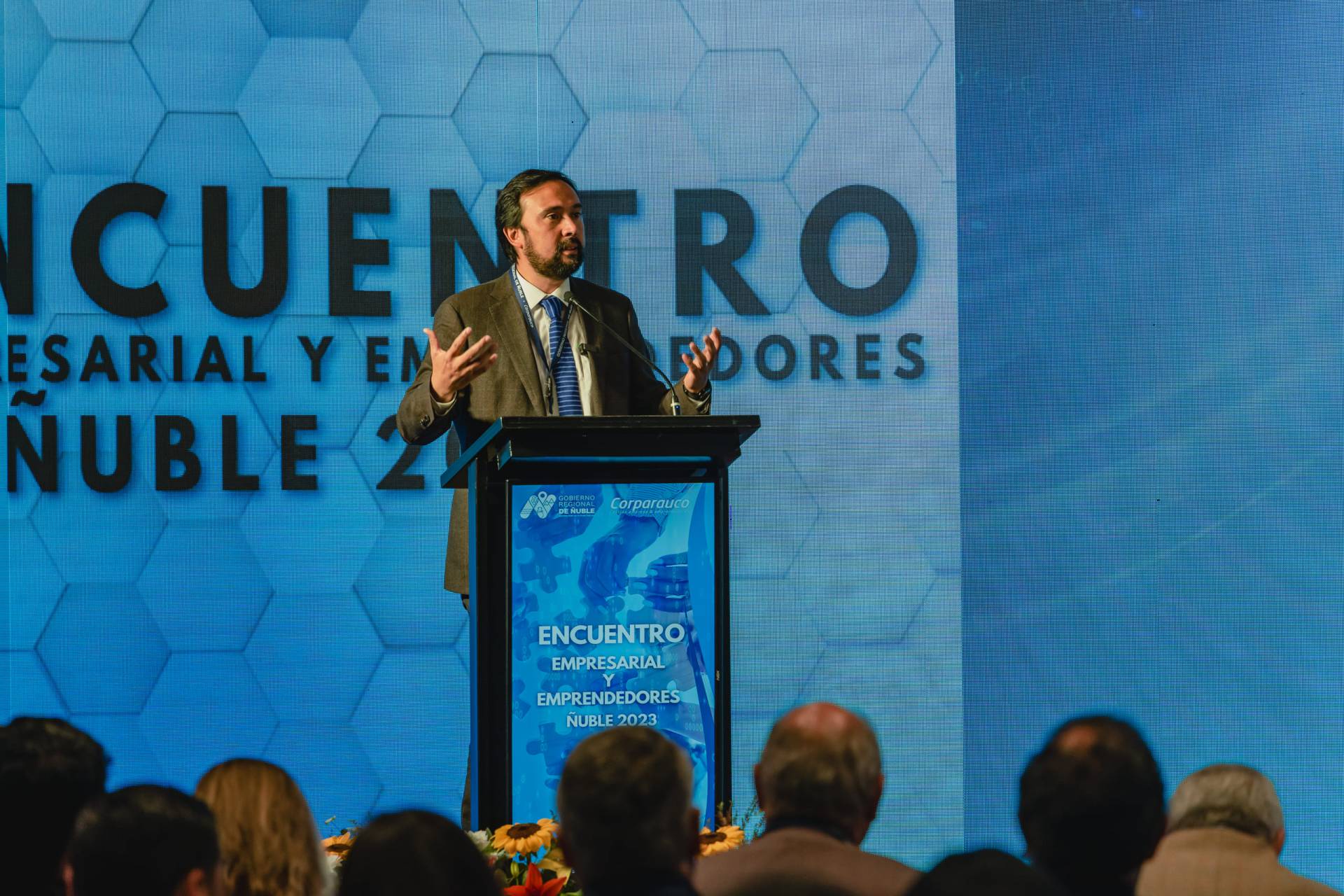 Empresas de Ñuble tendrán prioridad en licitaciones de servicios públicos regionales