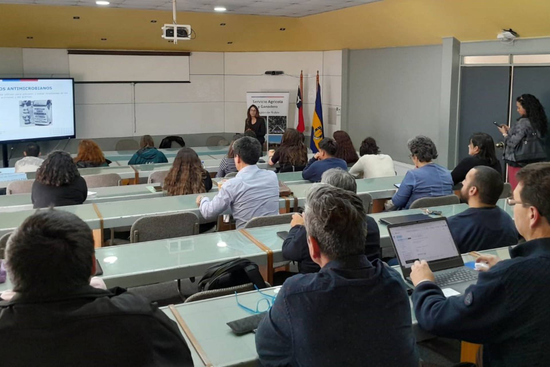 Analizan impacto de antimicrobianos en producción animal y disponibilidad de alimento