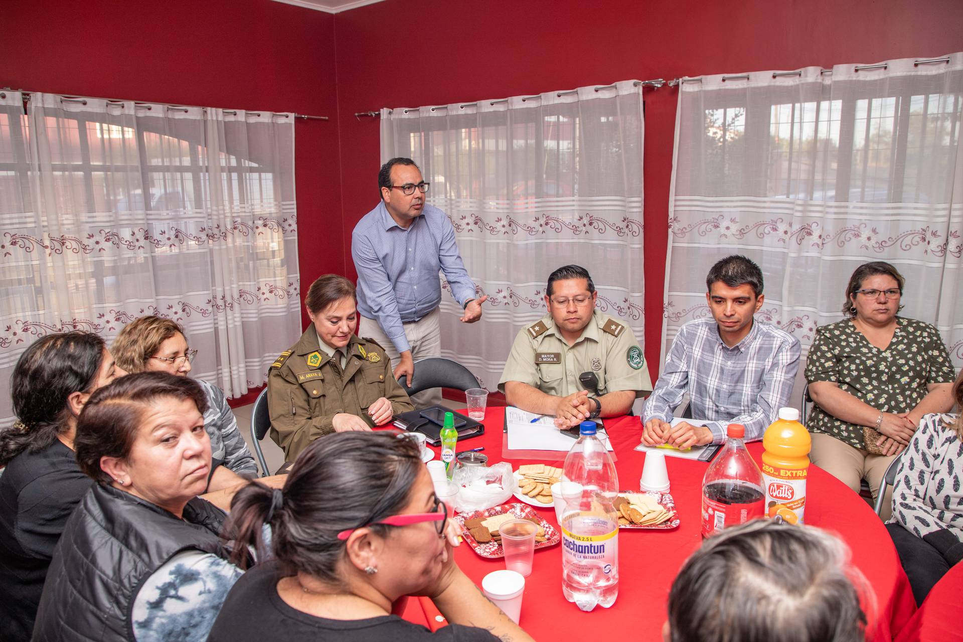 Policias y municipio Abordaron estrategias de Seguridad con Vecinos de Enrique Knothe