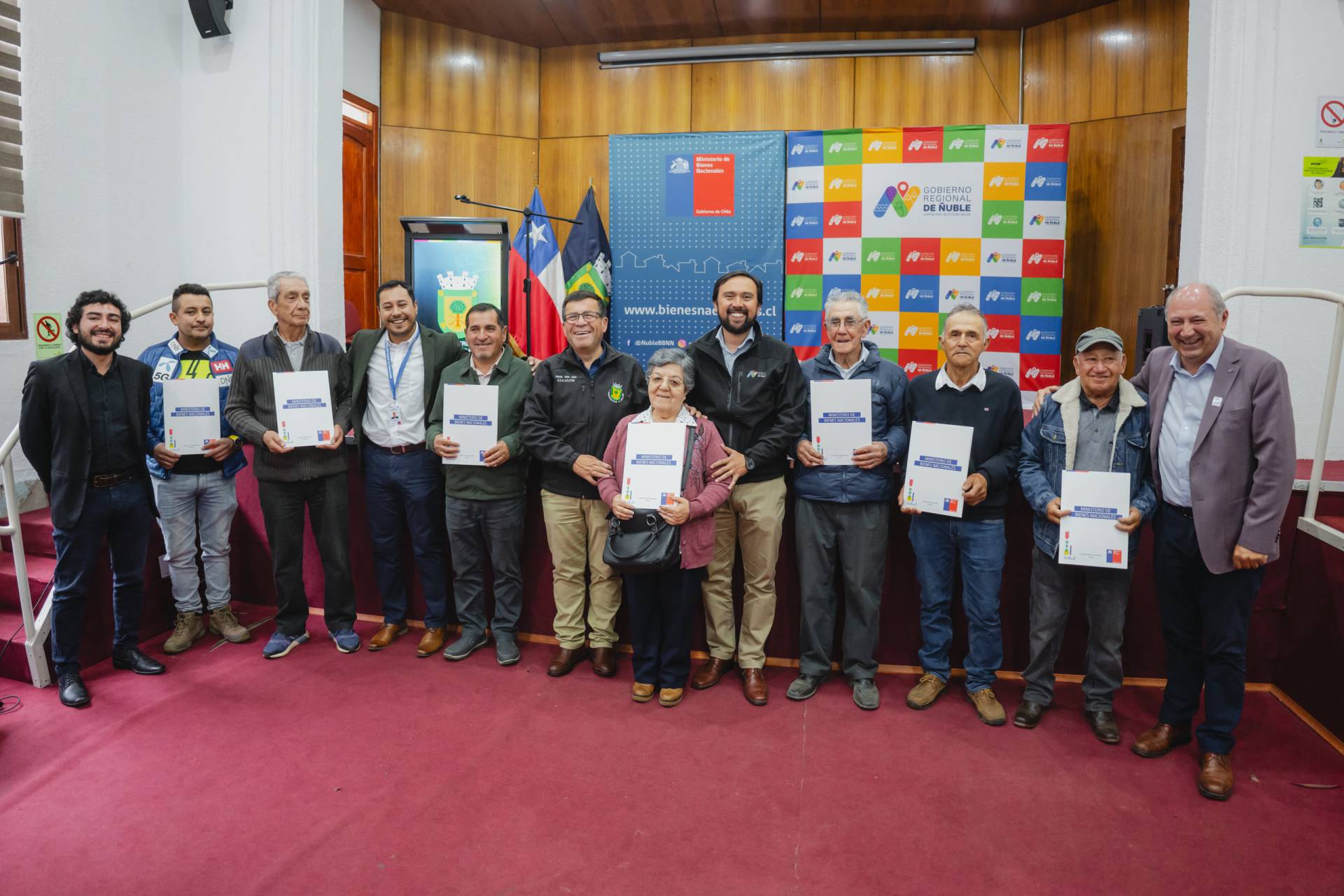 Con la entrega 52 títulos de dominio a familias de Quillón finaliza programa de regularización de terrenos en la Zona de Rezago