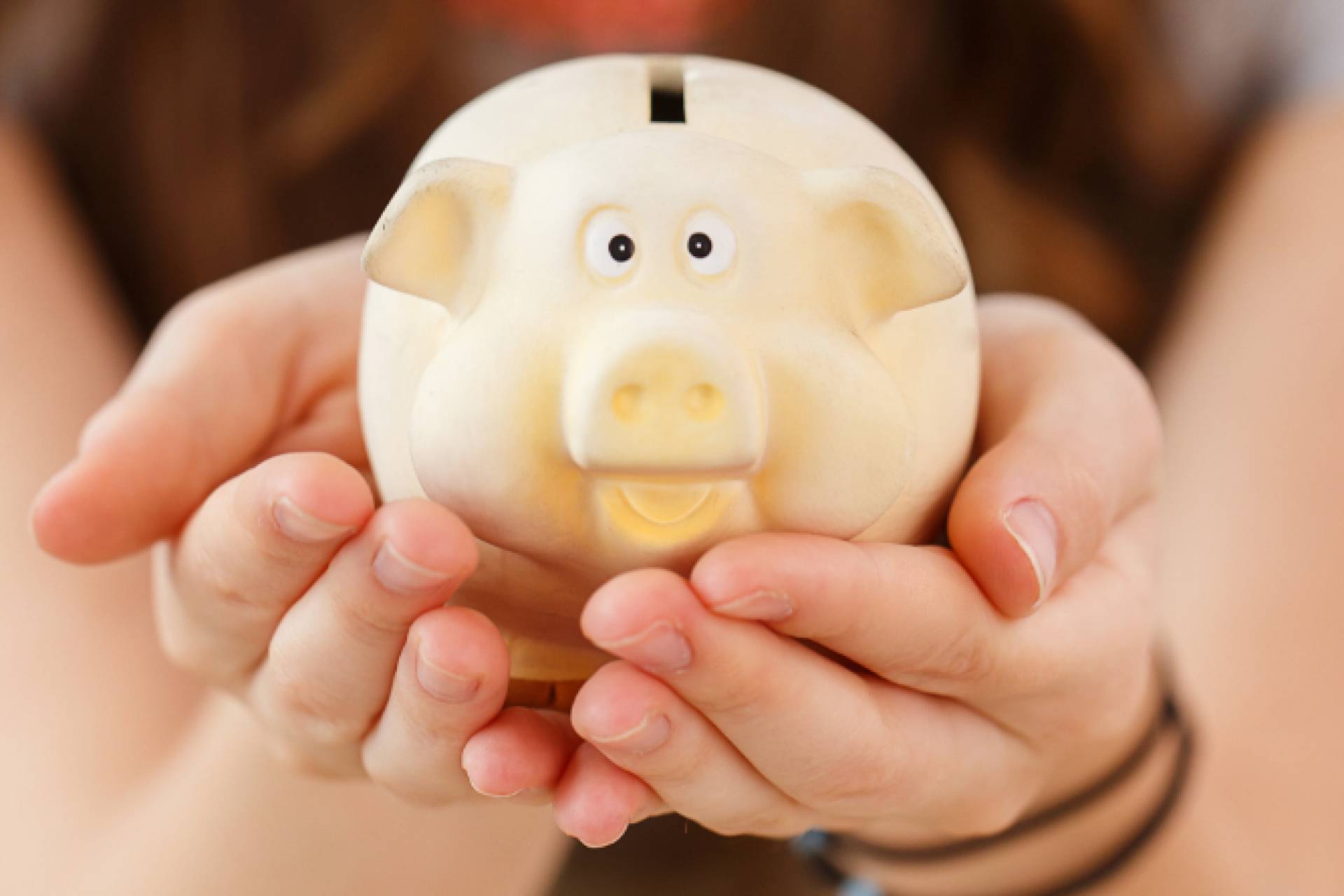 85% de los chilenos se endeudan en diciembre: Tips para cuidar tu bolsillo y evitar el sobreendeudamiento en tus vacaciones