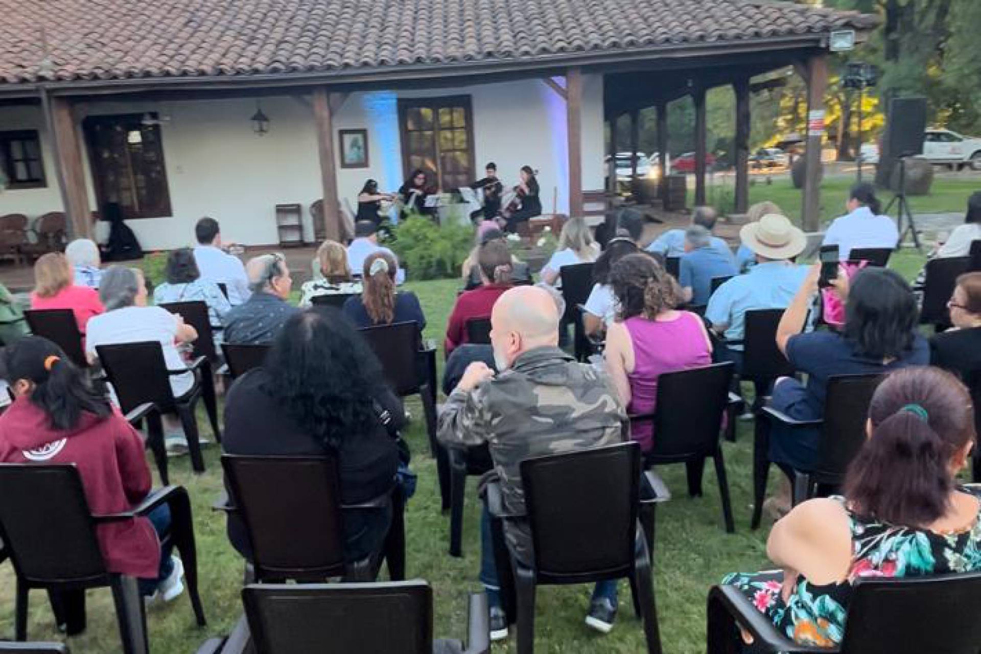 Un espectáculo mágico: Orquesta Sinfónica de Ñuble ofrece concierto único en Rucapequén.