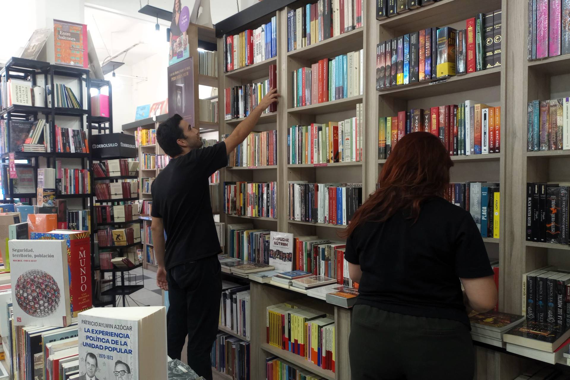 Ediciones UBB firma acuerdo con Librería Qué Leo en Chillán para acercar el conocimiento.