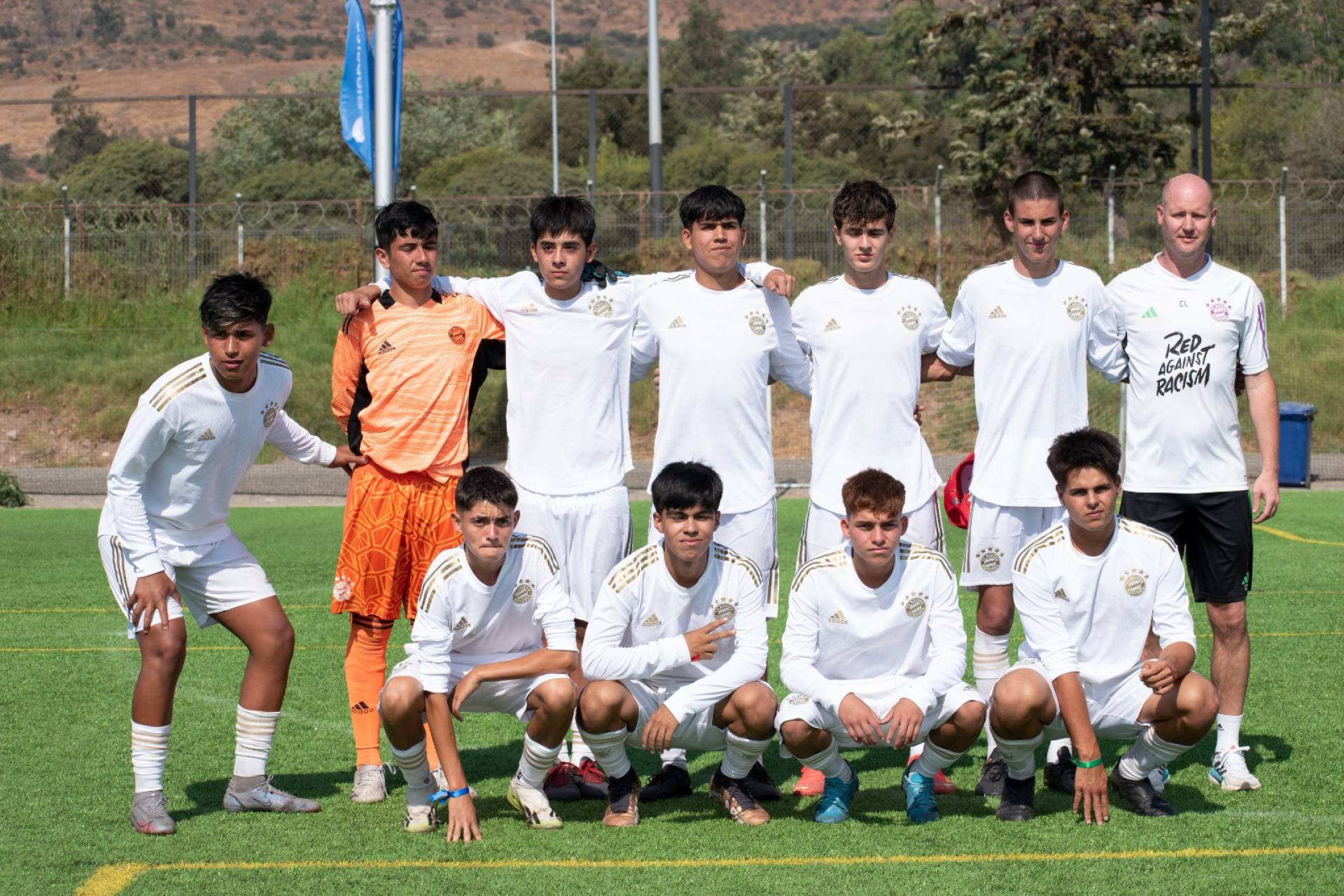 Cinco estudiantes chilenos viajarán a Alemania para entrenar con juveniles del FC Bayern Múnich