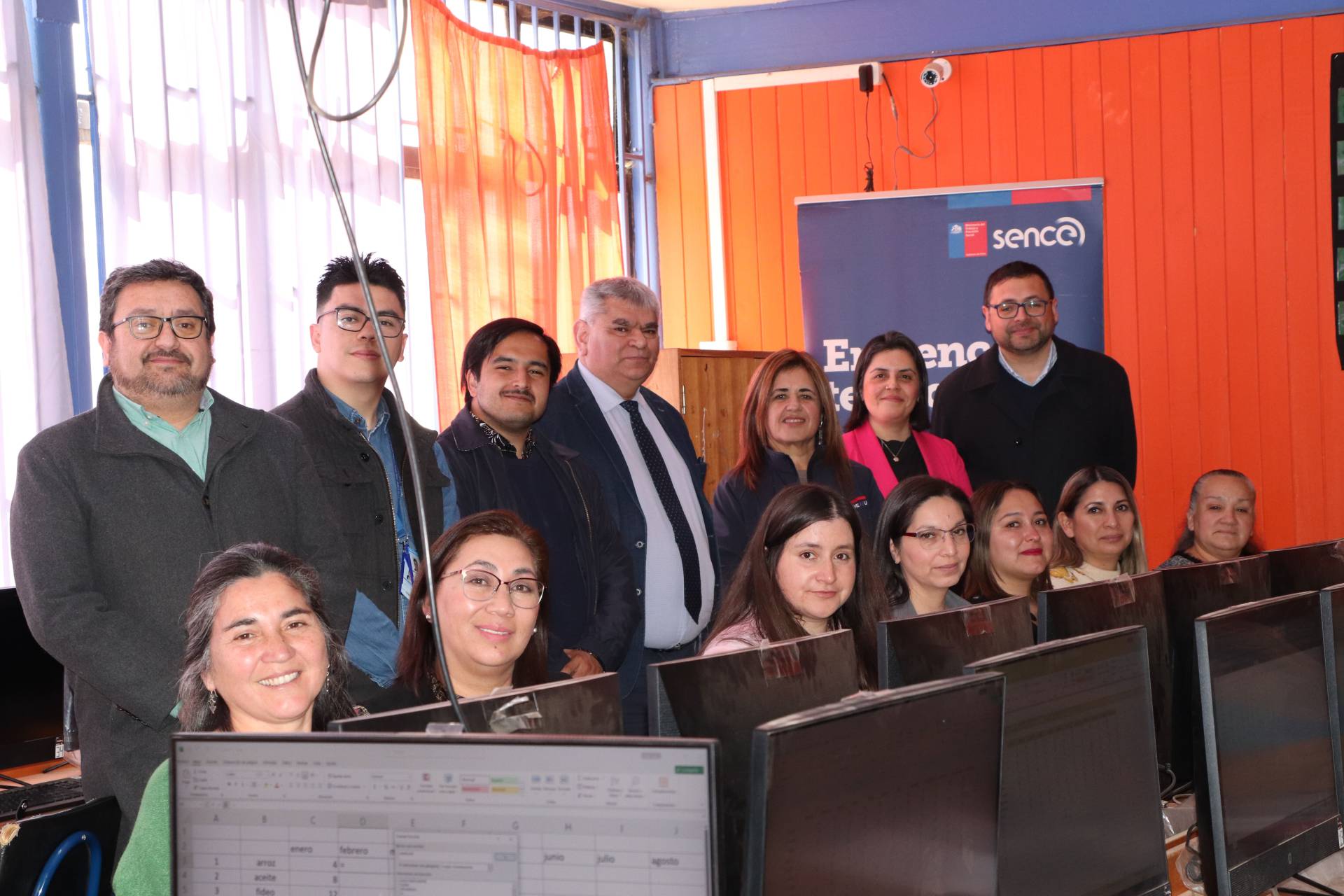 Ochenta vecinas de Chillán, Coihueco, Yungay y Quillón mejoran competencias digitales con Sence