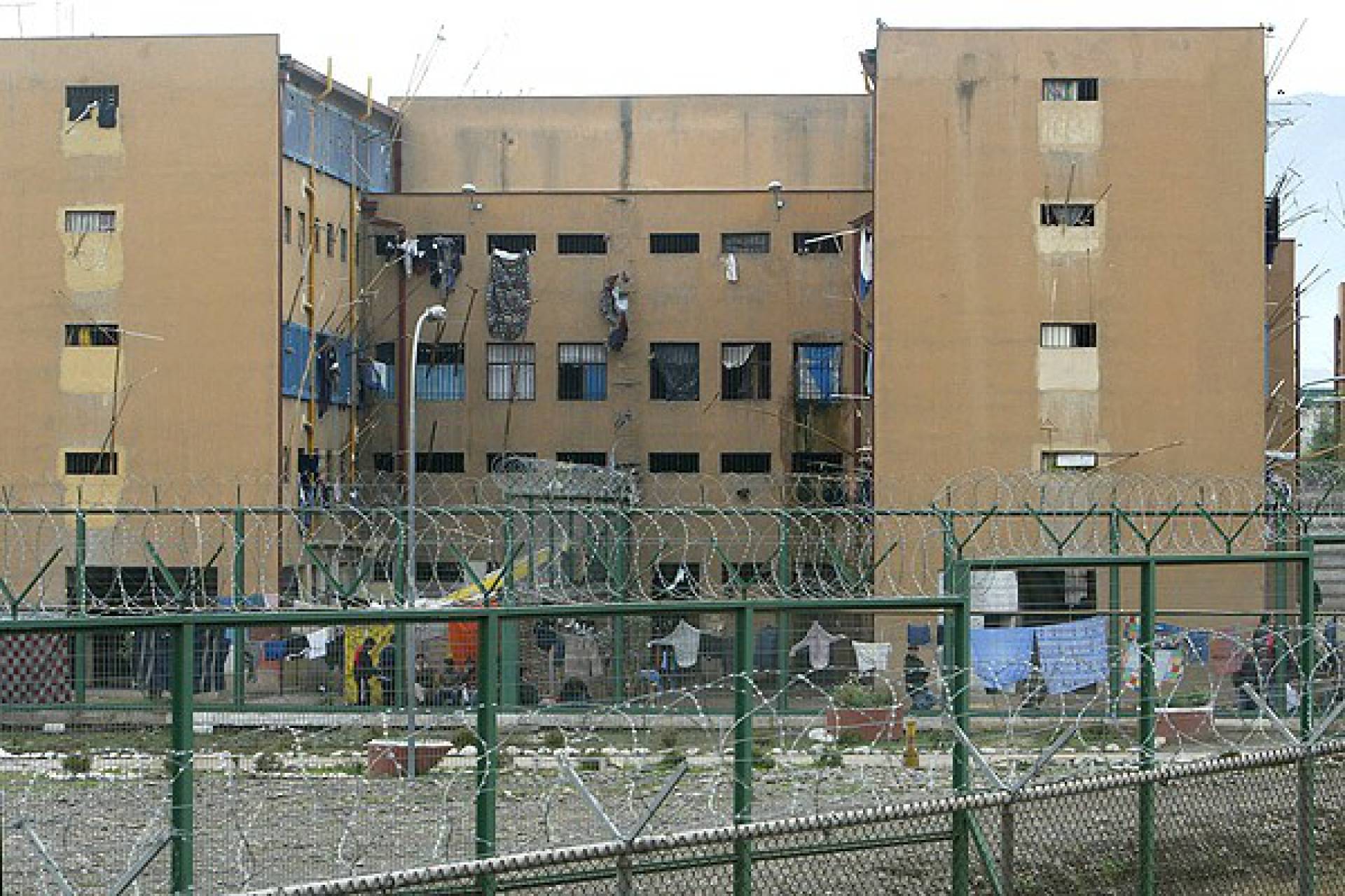 Gendarmería confirma fuga de dos reclusos de Colina I y abre sumario administrativo.