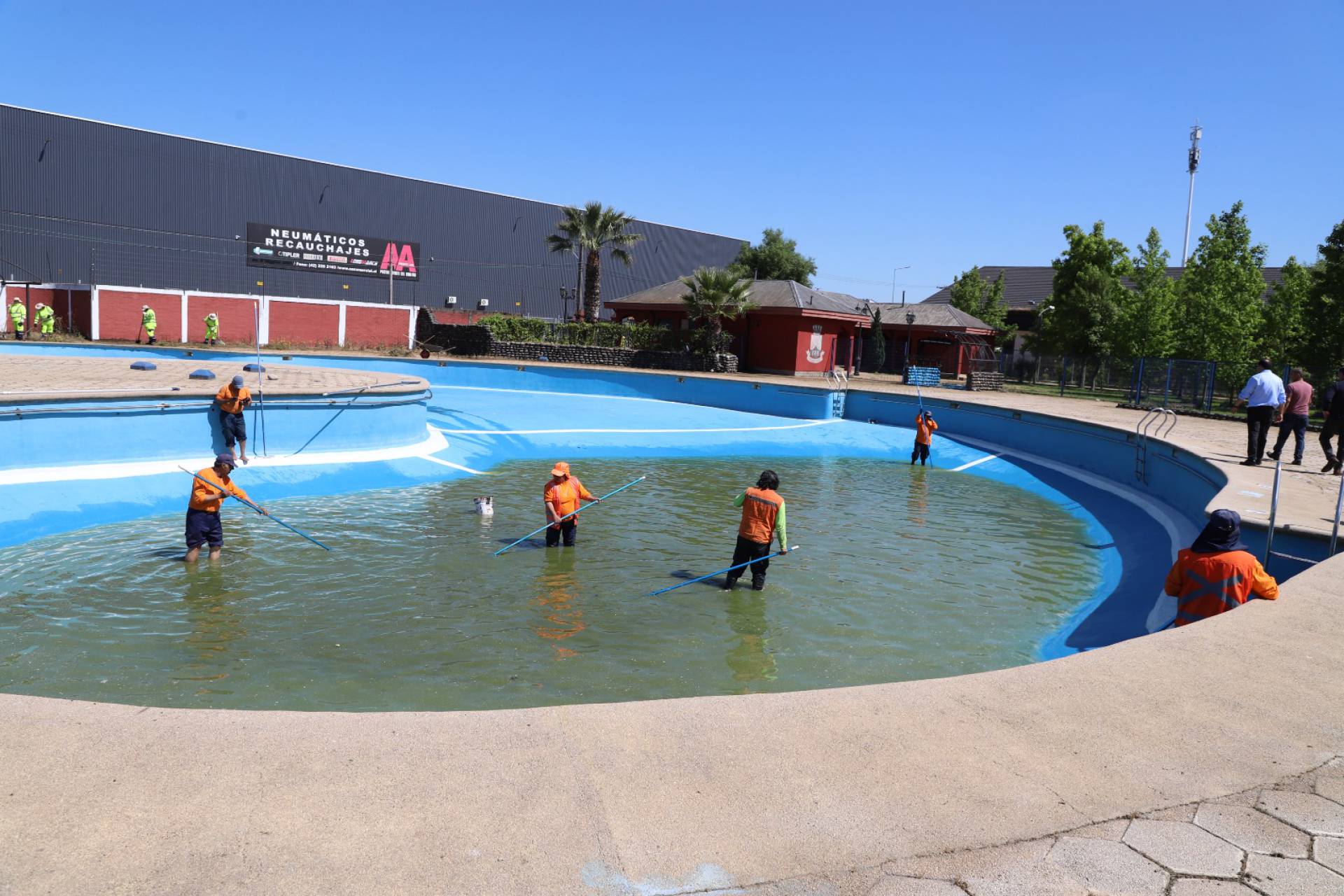 Municipio Chillanvejano trabaja a toda máquina para el inicio de temporada de piscina