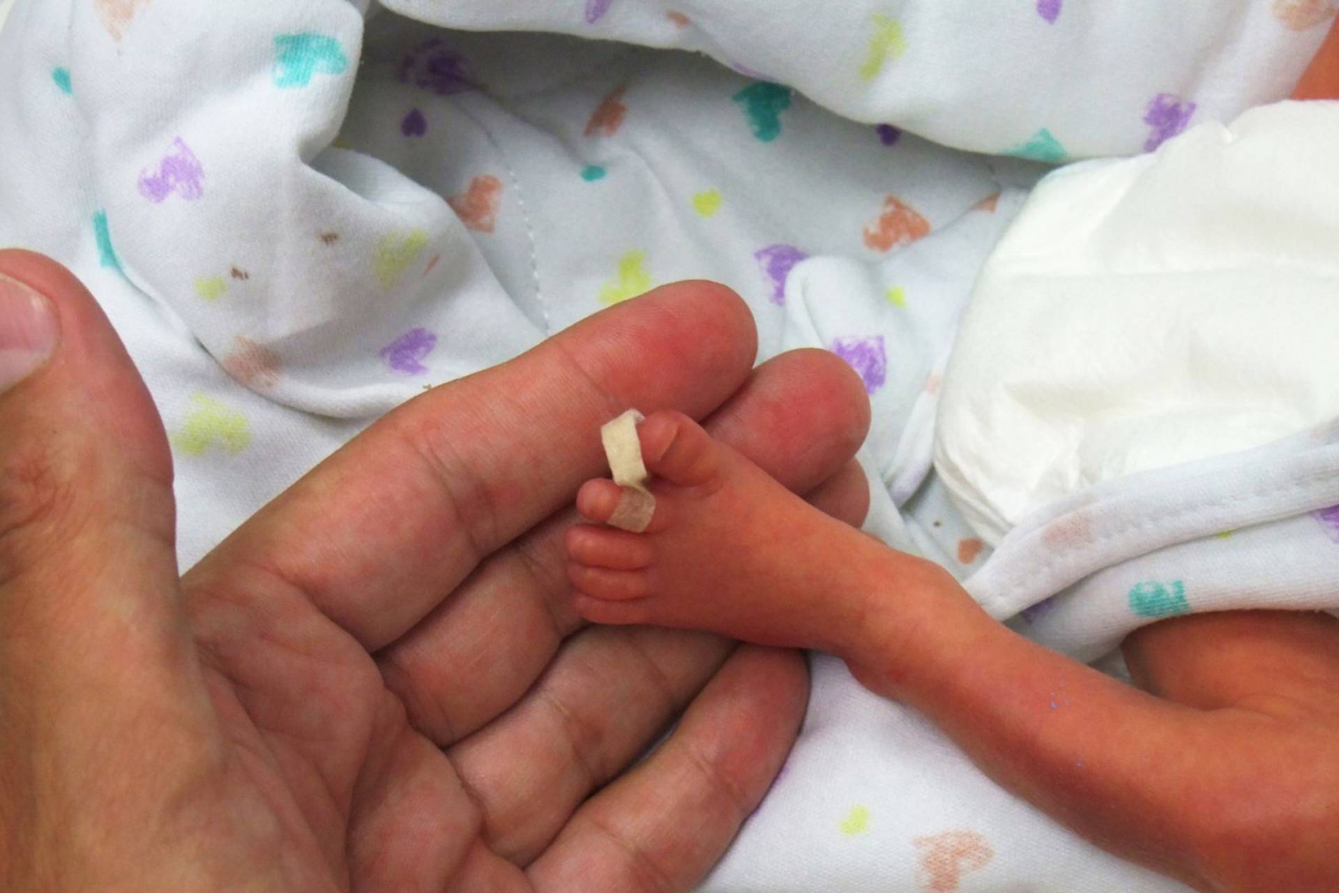 Un abrazo para cada bebé: la iniciativa que ha impactado a más de 10 millones de bebés, familias y cuidadores en Latinoamérica