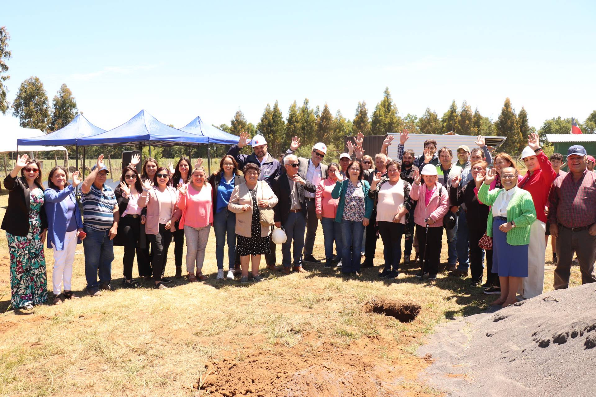 Autoridades y vecinos celebran primera piedra de nuevas casas en sectores rurales de Yungay