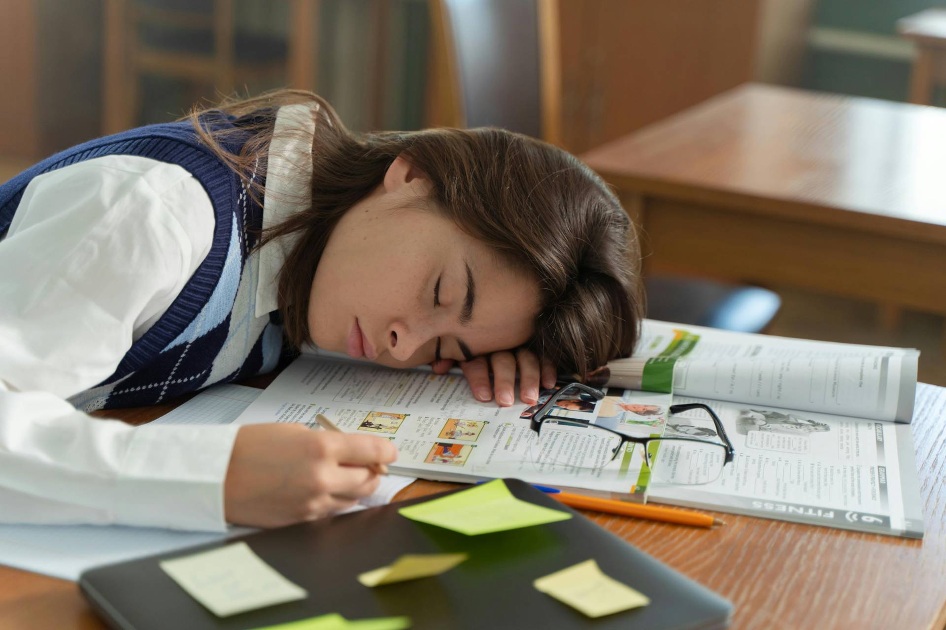 El 74% de los universitarios chilenos enfrenta problemas de calidad de sueño debido a hábitos alimenticios poco saludables