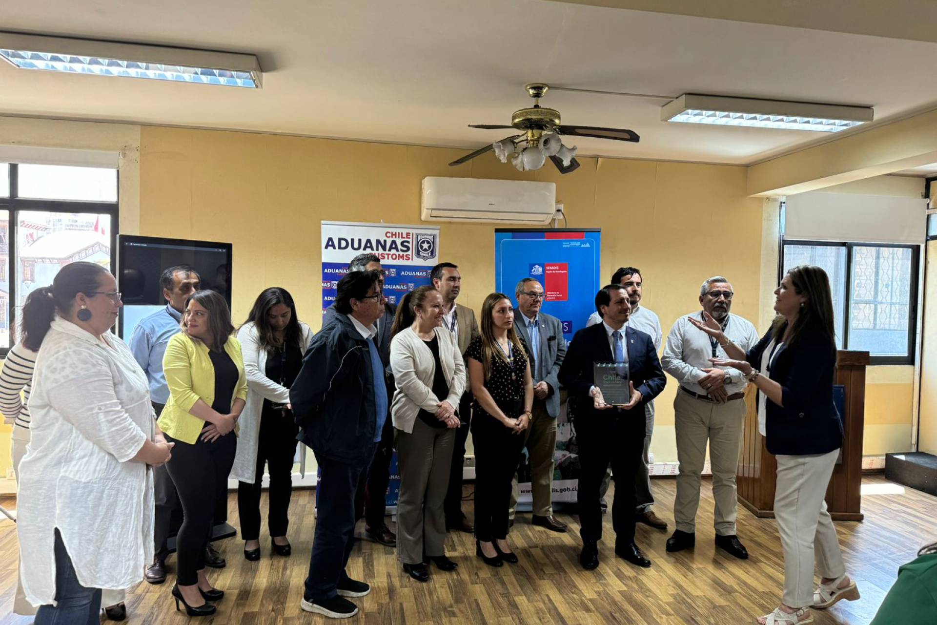 Aduanas y SENADIS presentan guía audiovisual para optar a franquicia para la discapacidad