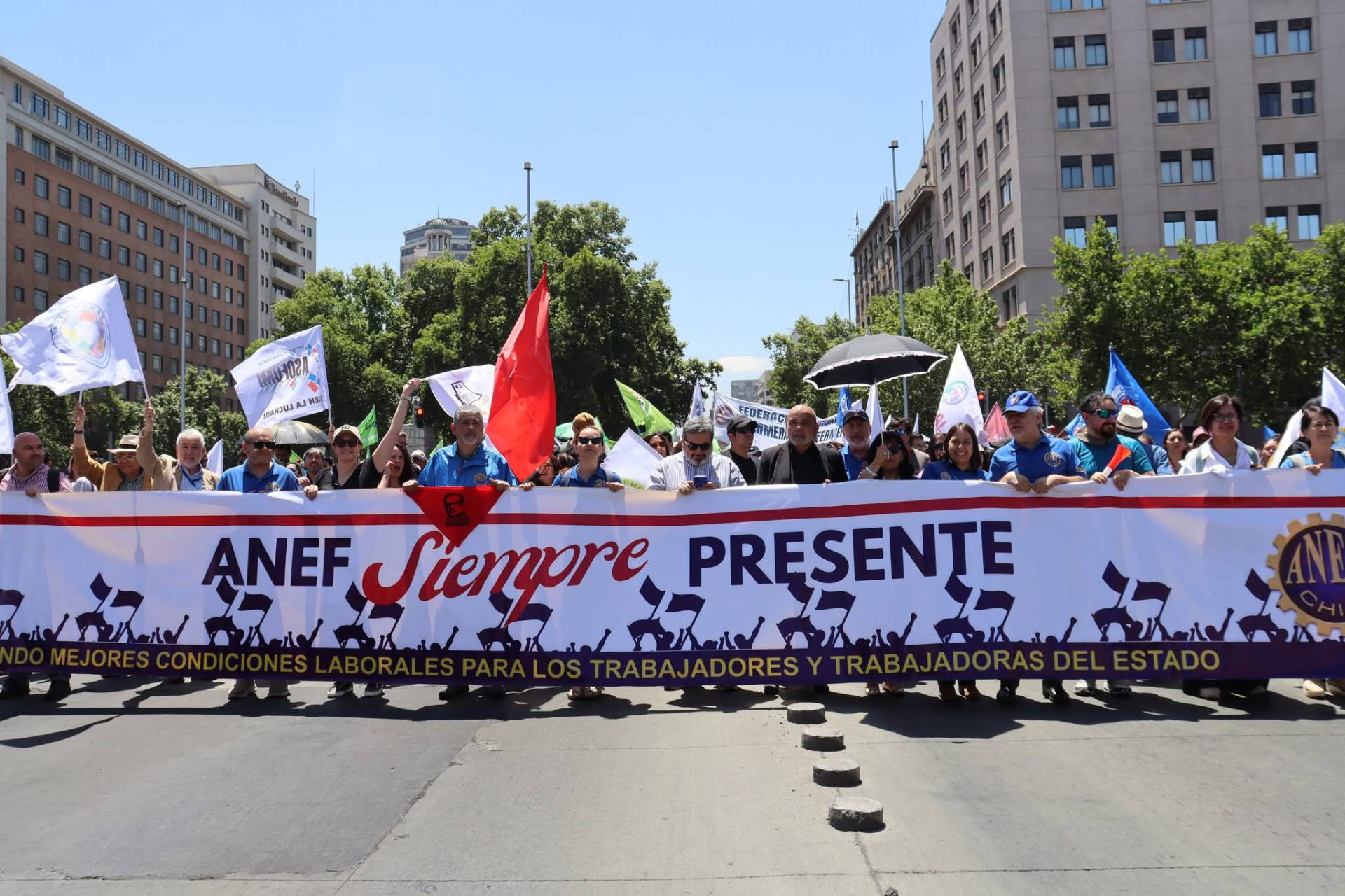 Trabajadores del SERNAC inician huelga denunciando acoso laboral y precariedad en condiciones de trabajo