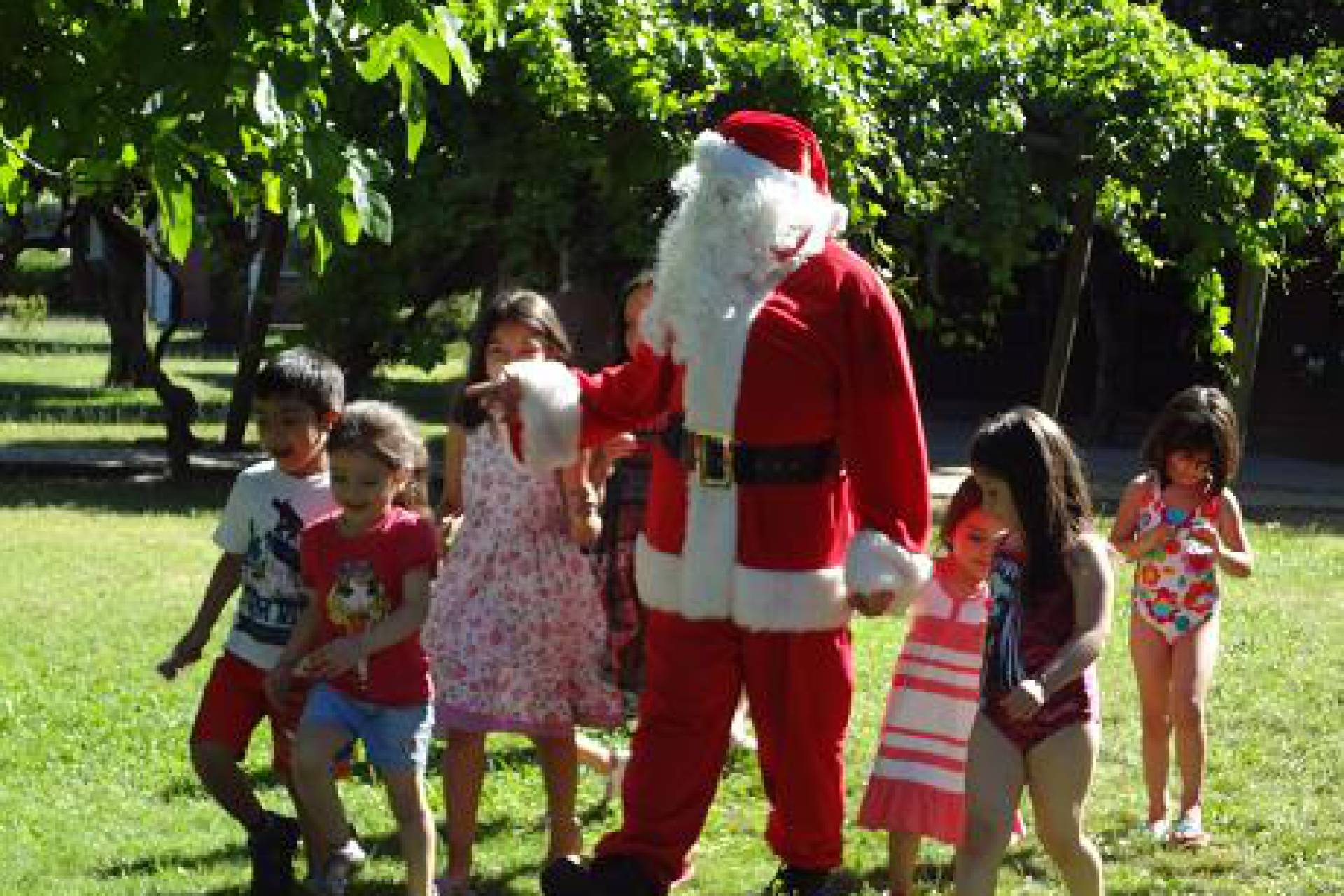 Desarrollo Estudiantil UBB y Extensión celebran Navidad en La Castilla
