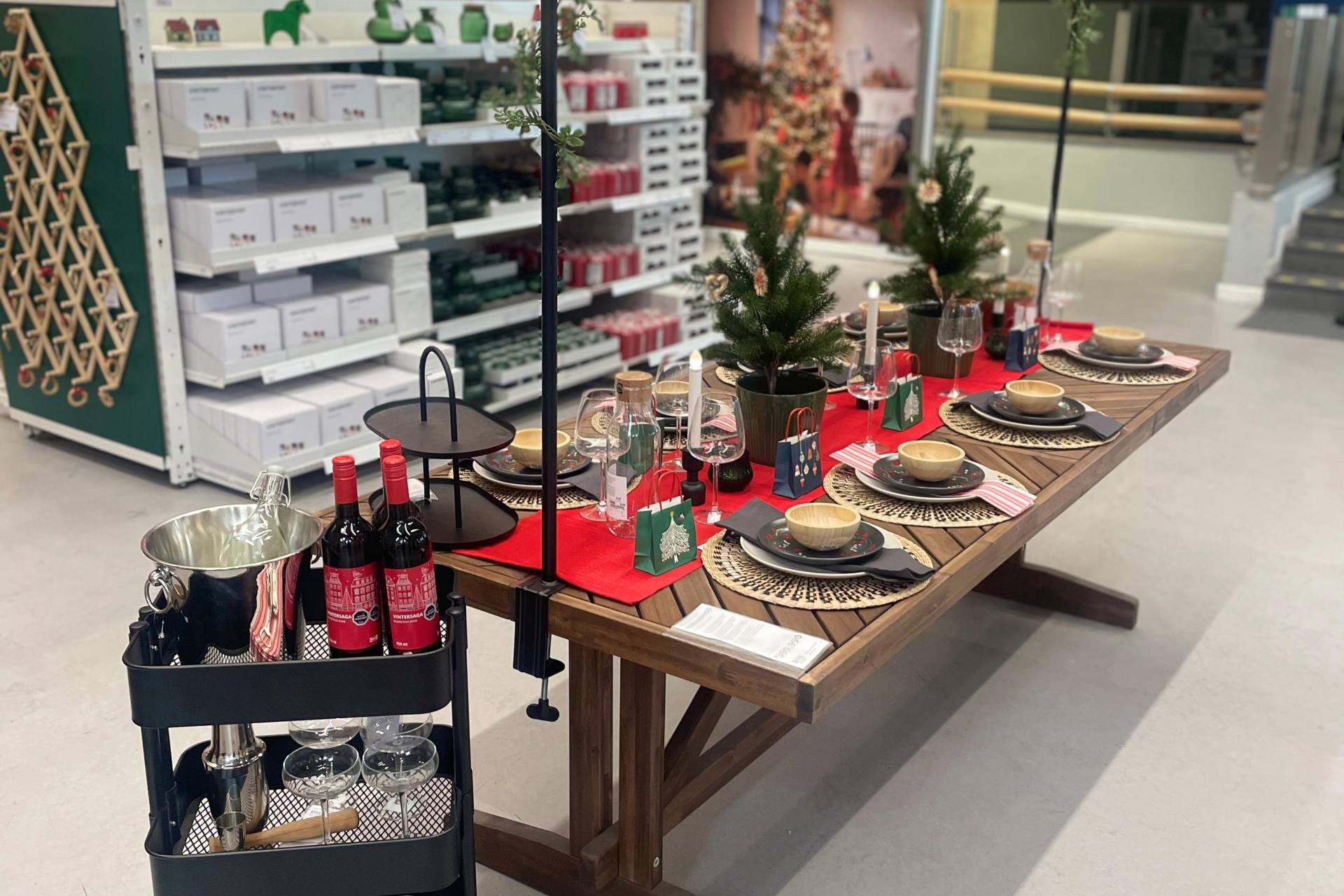 IKEA entrega consejos prácticos para armar una mesa navideña en espacios pequeños