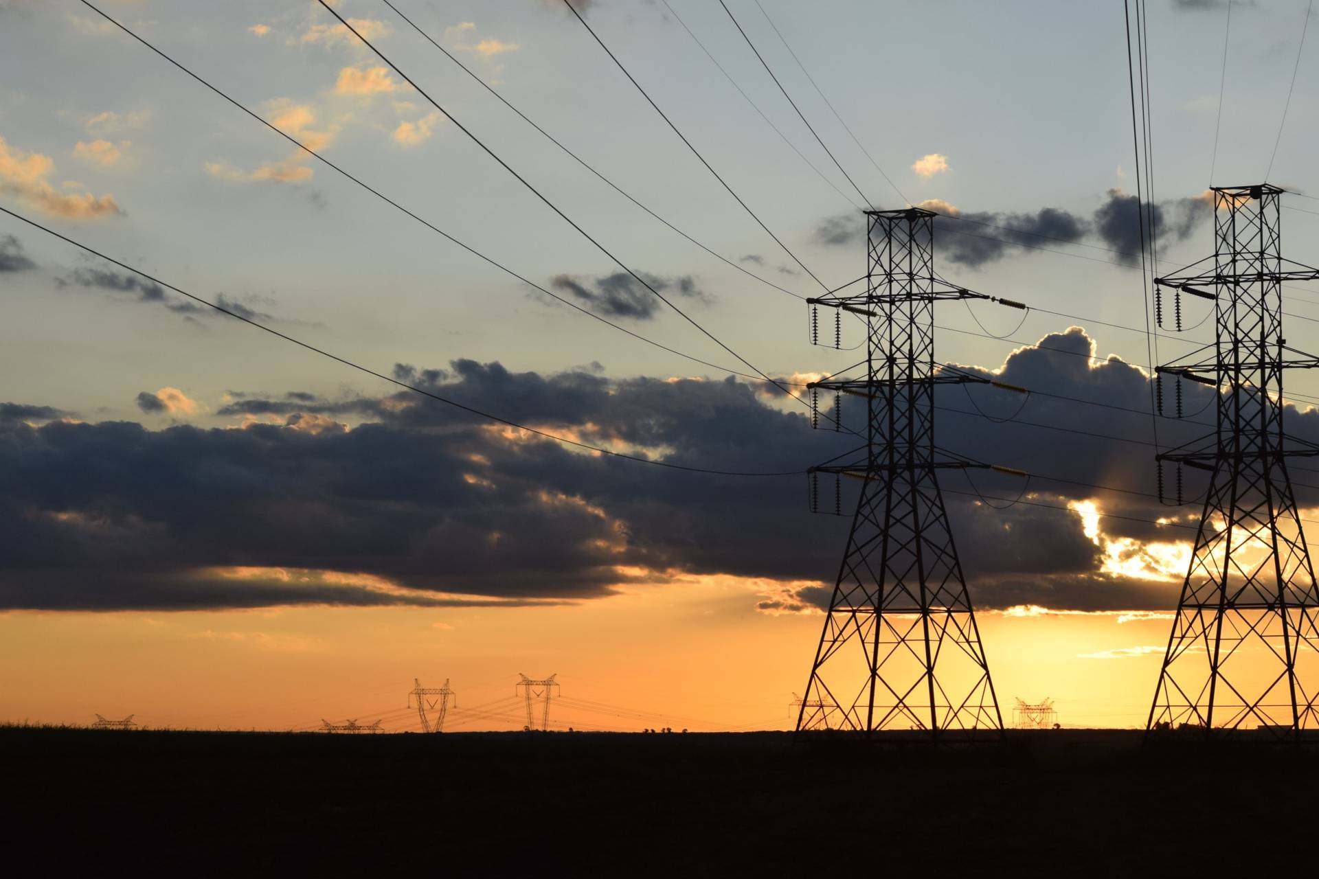 Alza en la electricidad: un nuevo ajuste en el presupuesto familiar y de las empresas