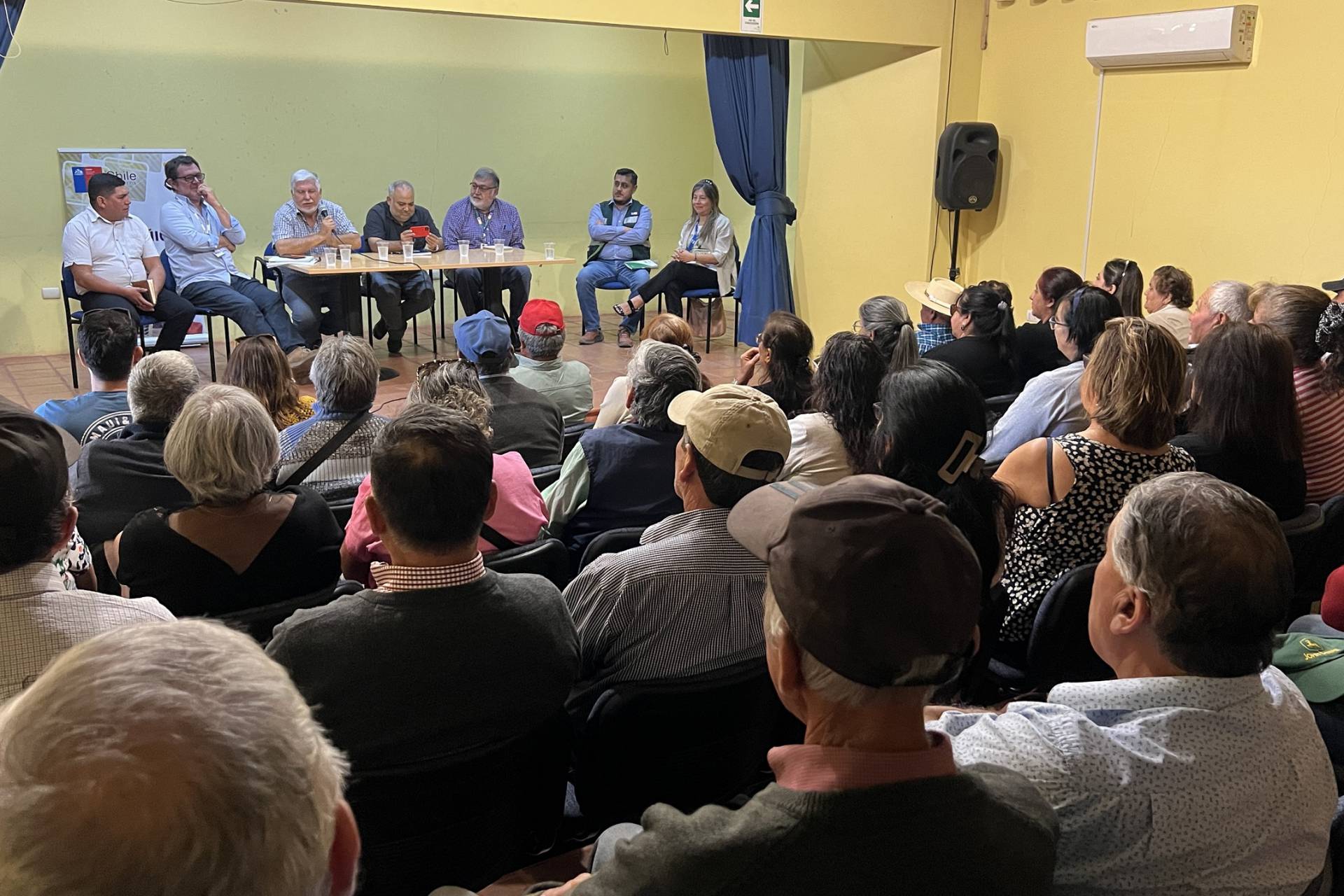 Diálogo por la Agricultura en Ñiquén: productores y autoridades en encuentro clave