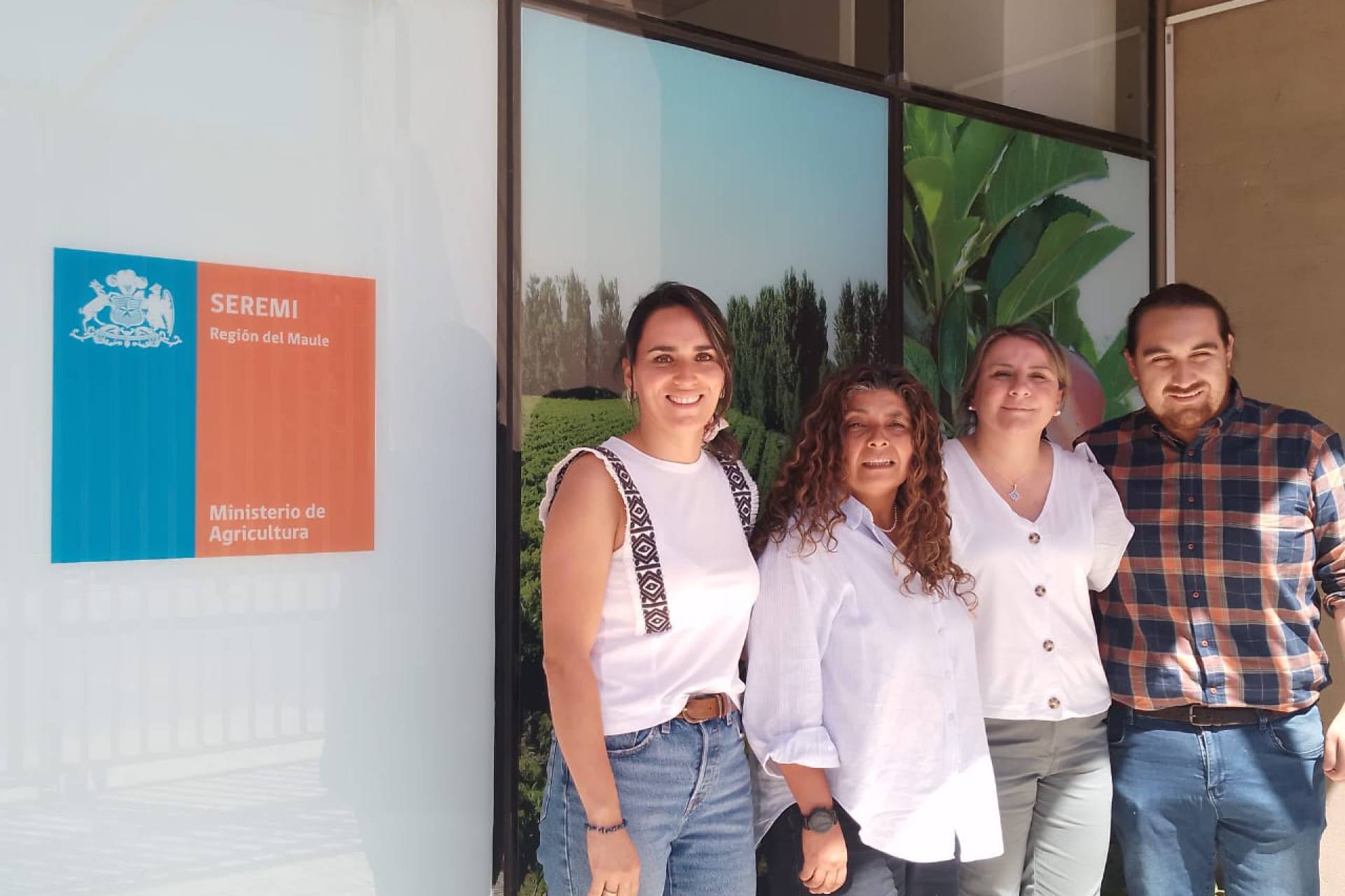 Alcaldesa de Rauco y Seremi de Agricultura organizan jornada gratuita para agricultores con temas sobre riego, seguros y más.