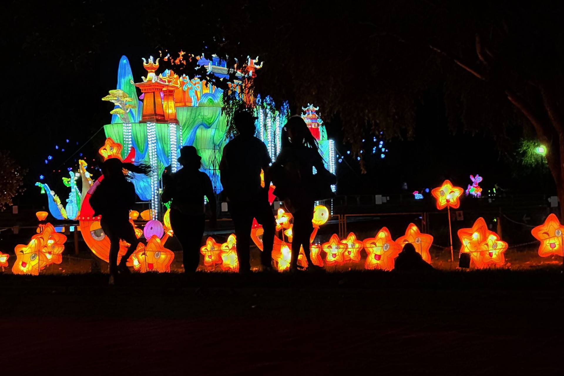 De Sichuan a Santiago: La gastronomía china conquista a los chilenos en el festival de luces chinas más grandes del mundo