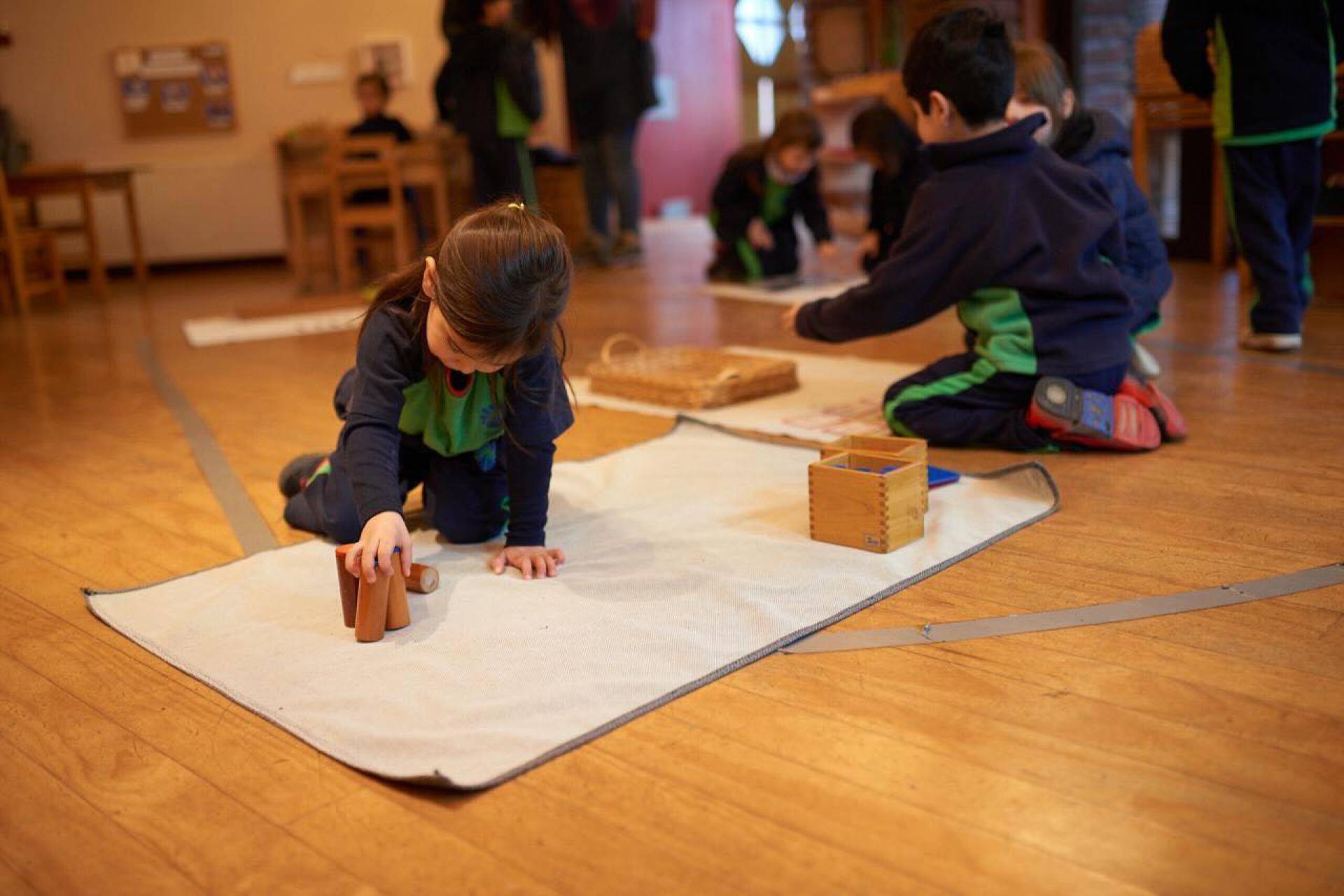 Cómo el Método Montessori prepara a los niños para un futuro laboral exitoso