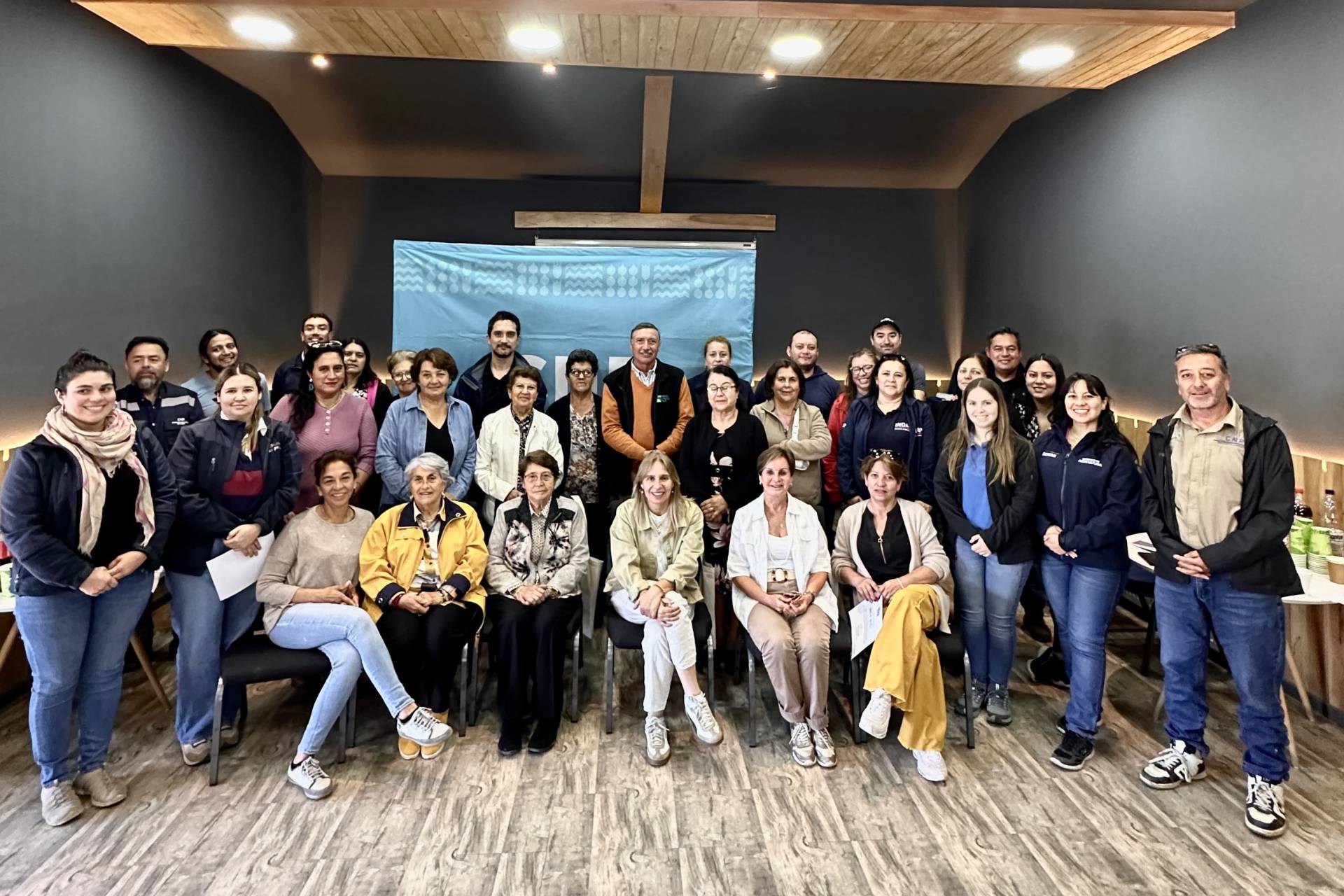 Mes del Agua: La Comisión Nacional de Riego resalta el liderazgo femenino en la gestión del recurso hídrico con taller de transferencia tecnológica