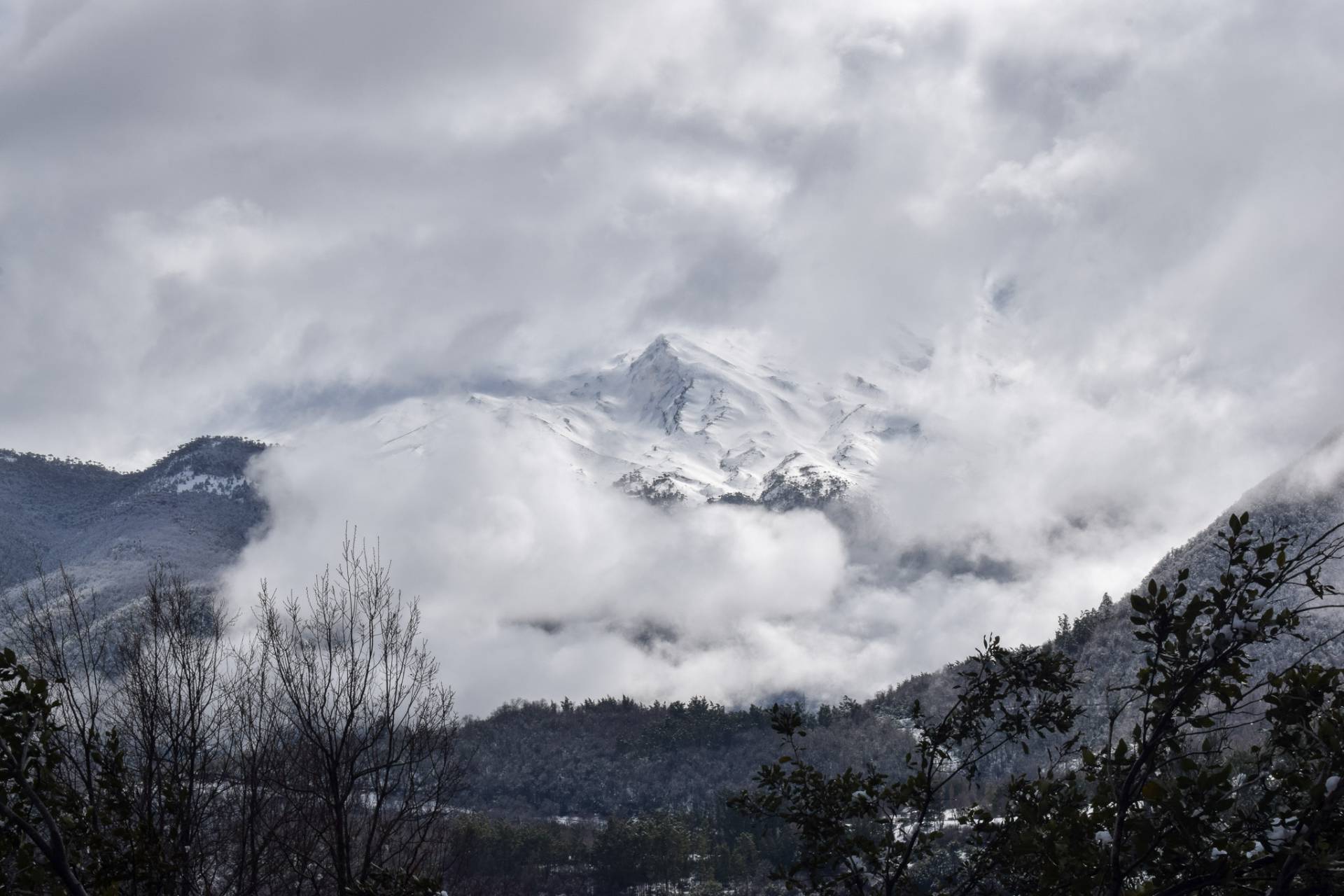 Entre el rayo y el trueno: Escámez y la memoria de un río intervenido