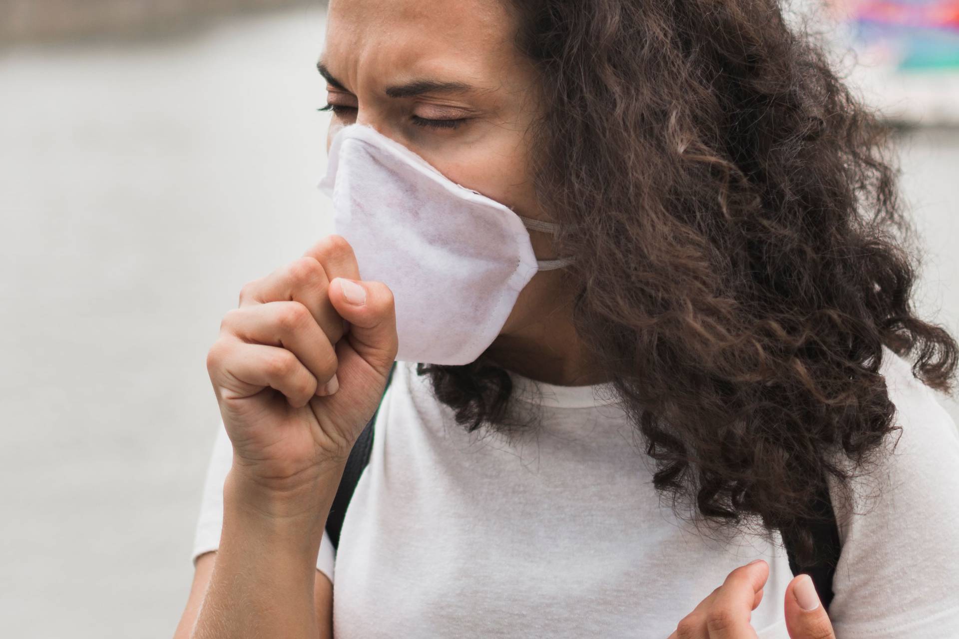 ¿Vuelven las mascarillas? Epidemióloga alerta sobre el aumento de virus respiratorios