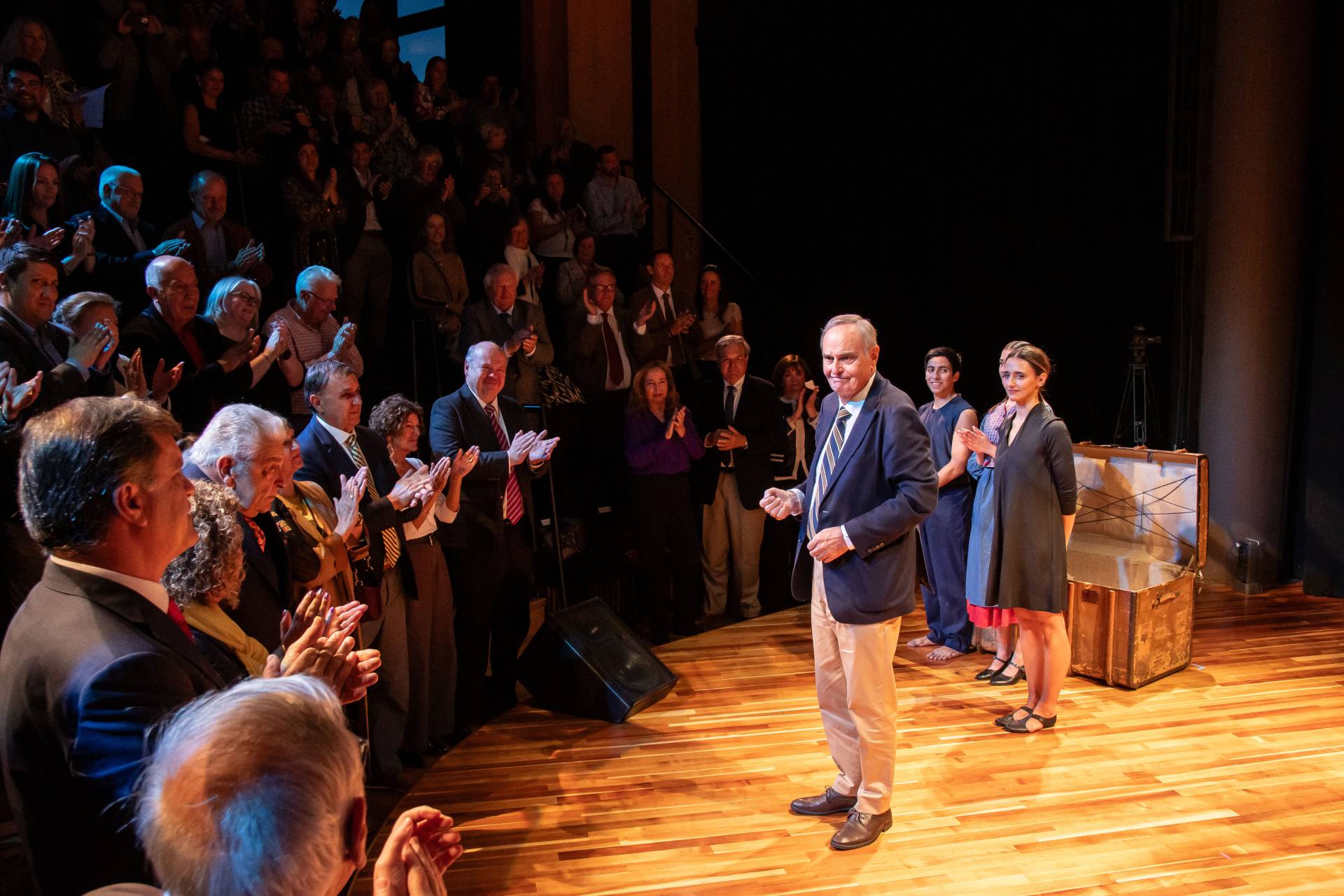 El legado familiar Mödinger se presenta en el Teatro del Lago con un libro que une generaciones