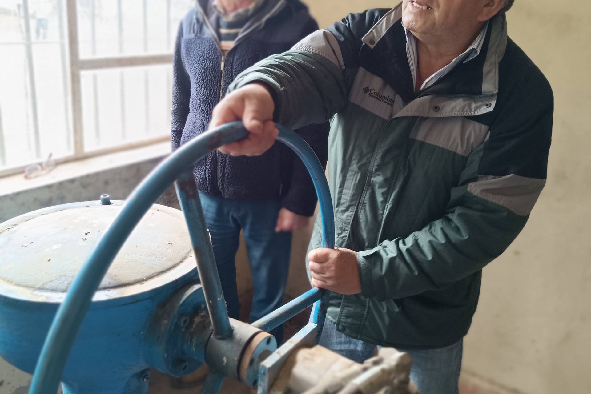 Regantes conocen en terreno la gestión de aguas del embalse Coihueco en gira técnica clave para el futuro canal San Fabián
