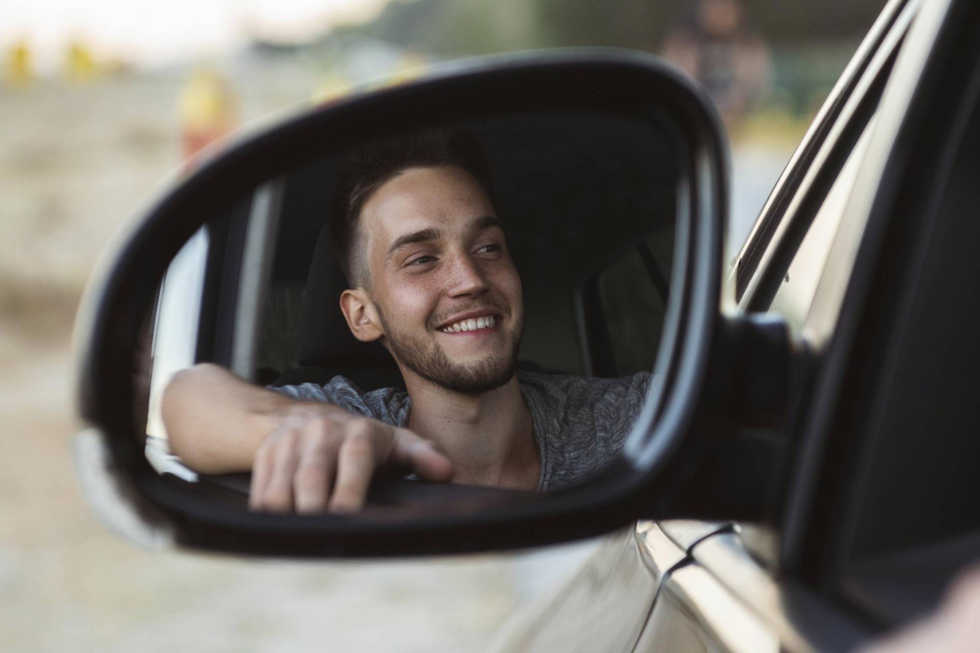 Conoce los riesgos de grabar mal la patente de tu auto