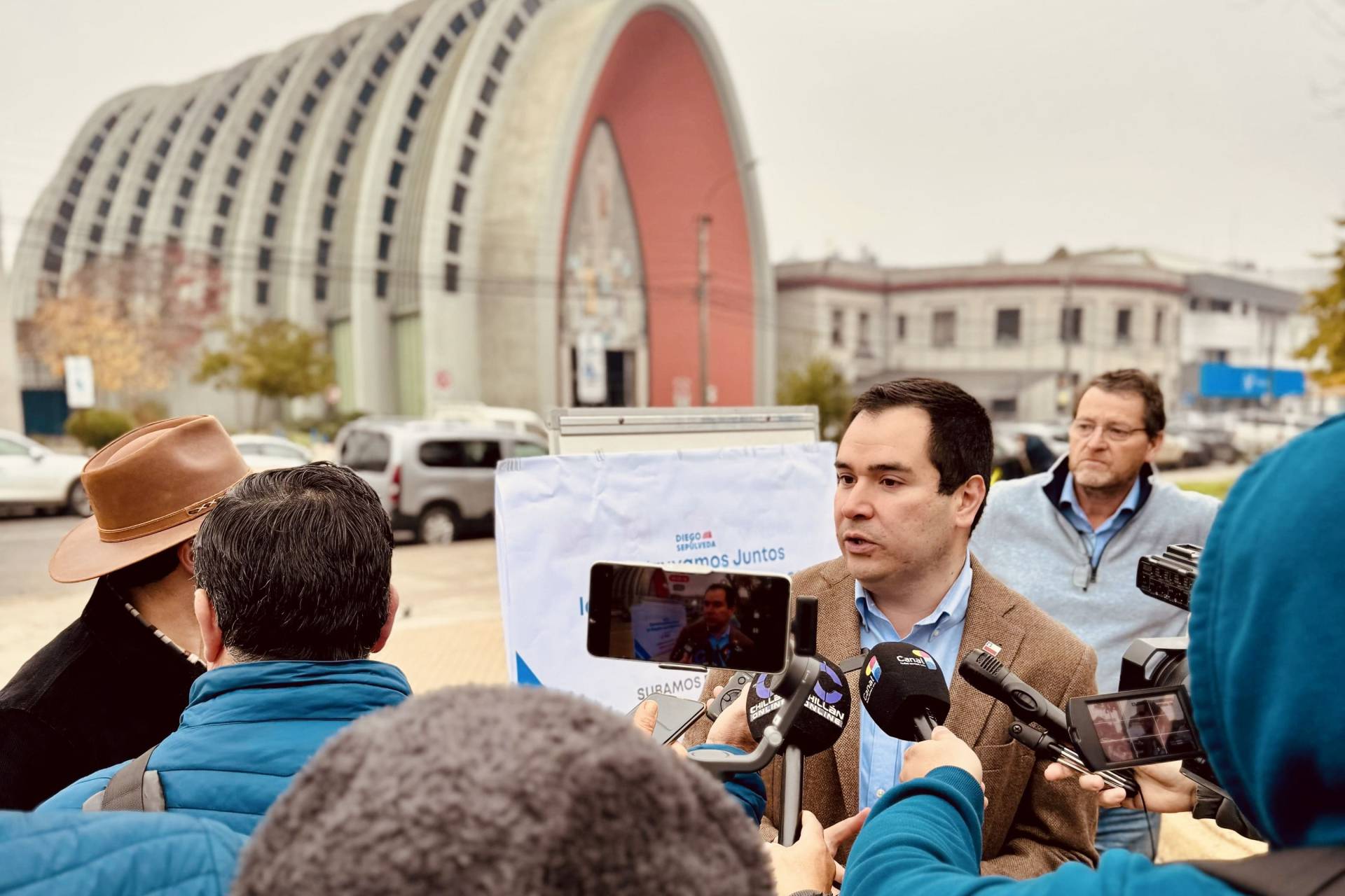 Diego Sepúlveda presenta resultados de sondeo ciudadano para orientar propuestas legislativas