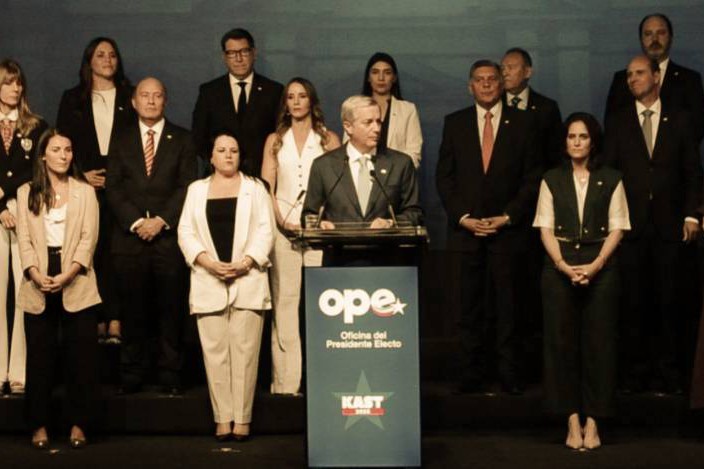 Revelan que asesores de la oficina privada presidencial (OPE) recibieron millonarios pagos con fondos públicos a pesar de indicar que eran fincanciados con recursos propios .