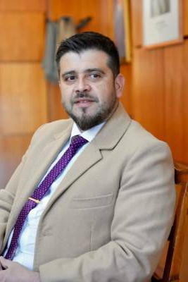 Contratación de Anwar Farrán por diputado Francisco Crisóstomo abre debate sobre control de asesorías parlamentarias