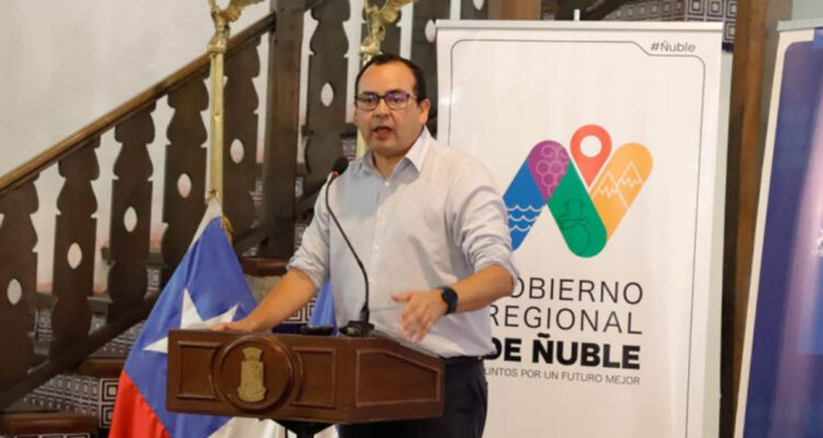 Jorge del Pozo, alcalde de Chillán Viejo, enfrenta arresto domiciliario nocturno tras ser formalizado por la Fiscalía