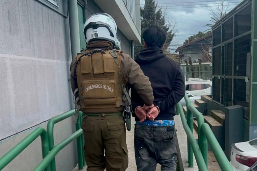 Detienen a un hombre de 19 años tras robo de especies en vehículo en Chillán: Carabineros actuaron rápidamente en el centro de la ciudad