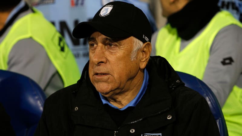 Nelson Acosta, histórico entrenador de La Roja, es hospitalizado debido a complicaciones de salud