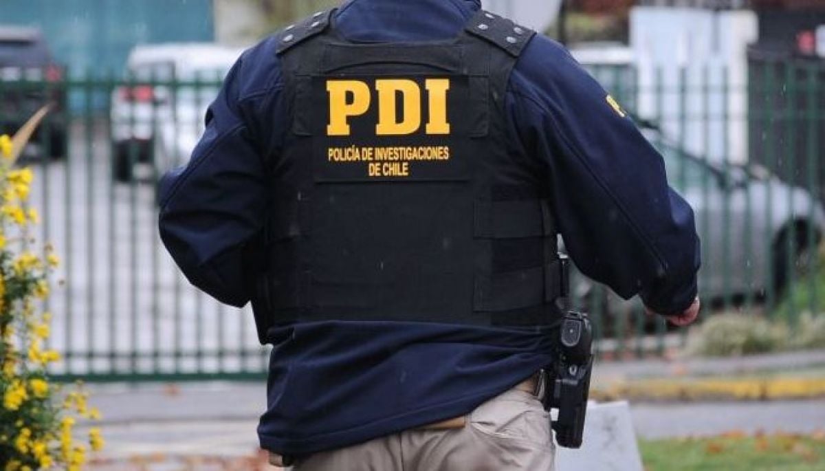 Detención de ex funcionarios de la PDI por robo de drogas y cigarrillos en Santiago