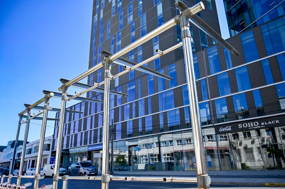 Inauguración de paraderos con tecnología avanzada en Chillán promete mejorar la experiencia de los pasajeros