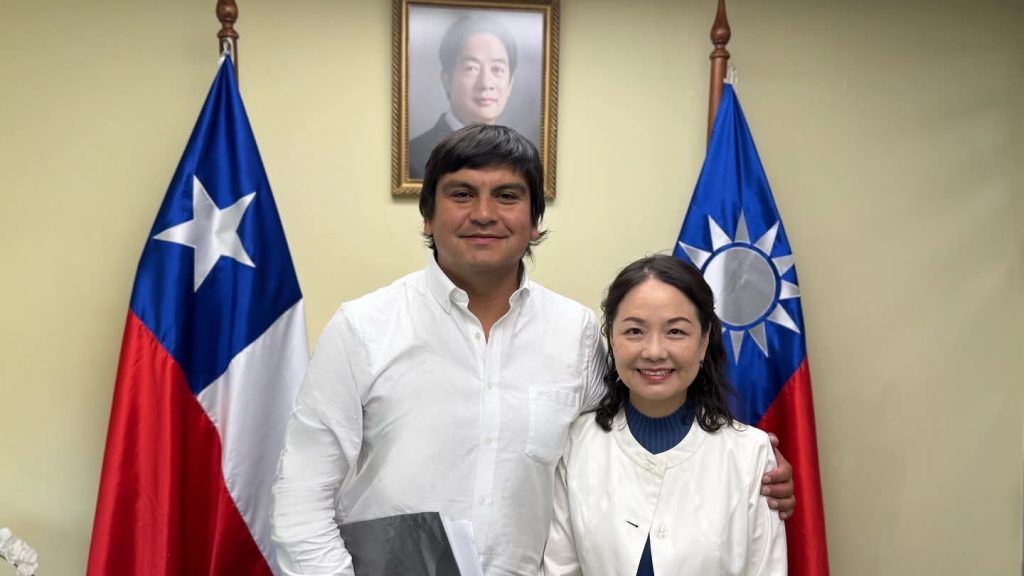 Alcalde de Ránquil lidera gestiones con embajadas para enfrentar crisis por incendios forestales